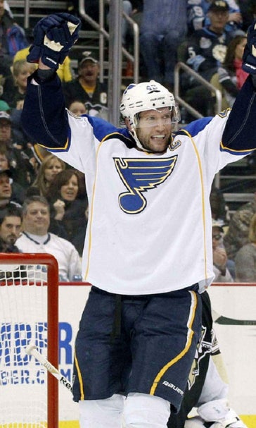 Backes' late goal lifts Blues by Penguins 1-0